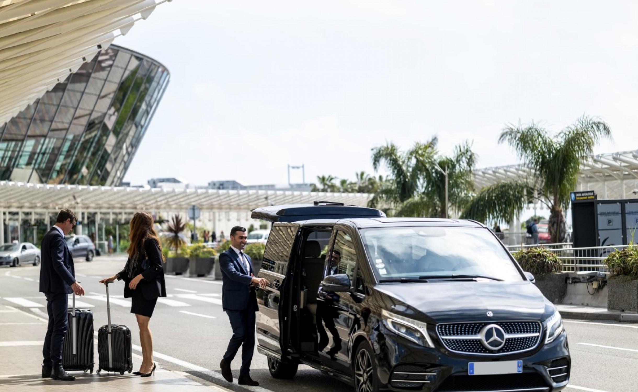 Luxuriöses Transferfahrzeug